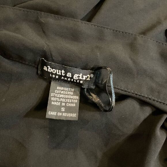 About A Girl Womens Collared Plunging Neck Roll Tab Sleeve Blouse Black Small - Picture 2 of 8